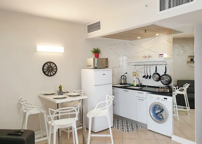 Gk Apartment Delight Bat Yam