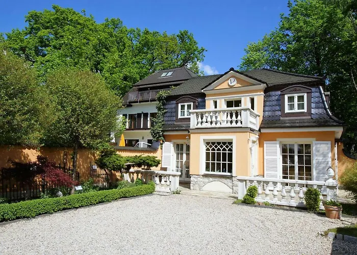 Yacht- , und Reisemobilhafen Historisches Fährhaus Wendenschloss Berlin