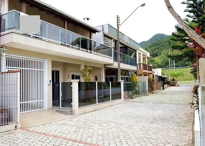 Praia Da Ilhota, Lado De Baneario Camboriu Itapema