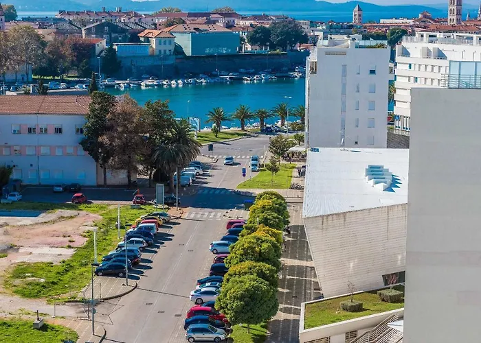 Ferienwohnung Penthouse With Roof Terrace With Jacuzzi Zadar