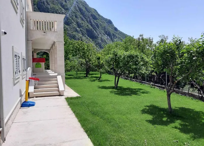 Queen Teuta - Sea View - Private Parking & Garden - Bbq Grill Risan