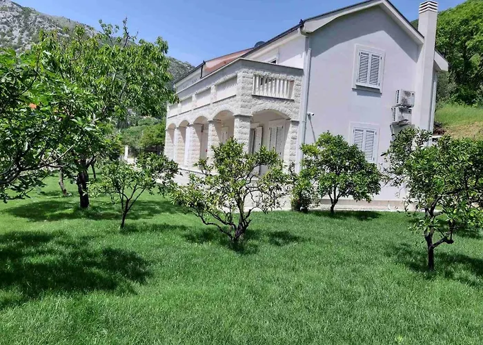 Queen Teuta - Sea View - Private Parking & Garden - Bbq Grill Risan